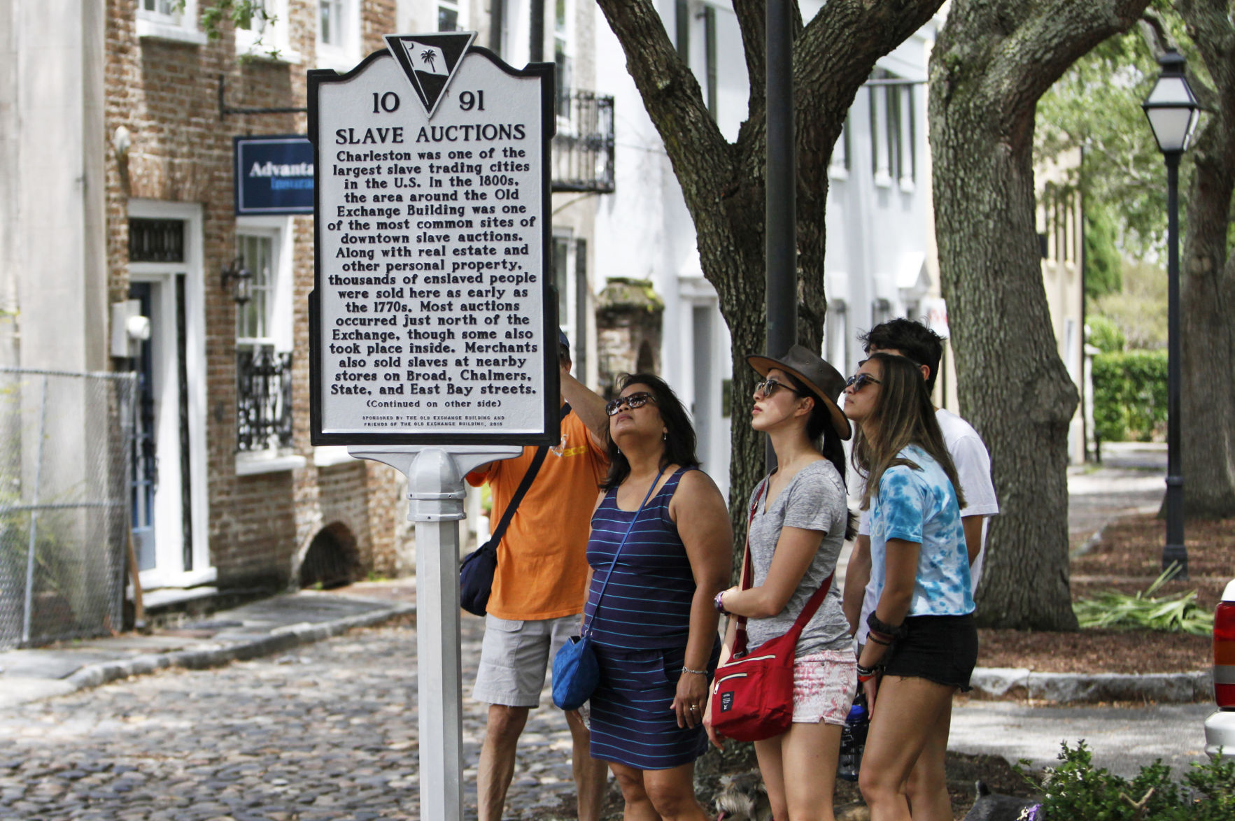 people reading sign .jpg